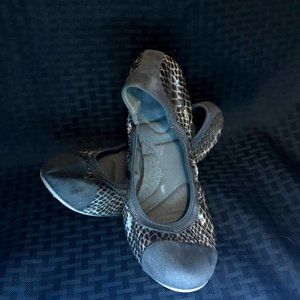 Dexflex comfort snakeskin flats